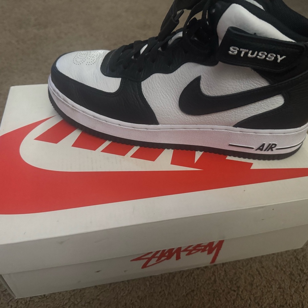 Nike Black and White Sneakers